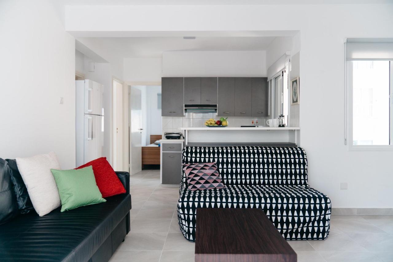 SeaSunLove apt. Apartment Larnaca Exterior foto